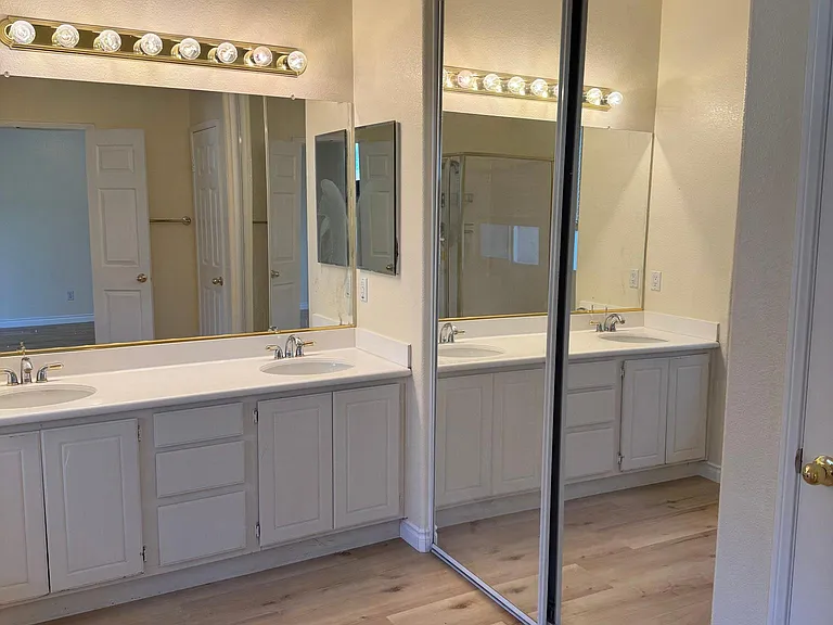 14975 Mount Wilson Ln — Photo 26