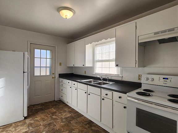 5th image of 705 Queen Ave NW