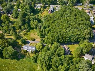 9-11 Poets Corner Rd, Amherst, MA 01002