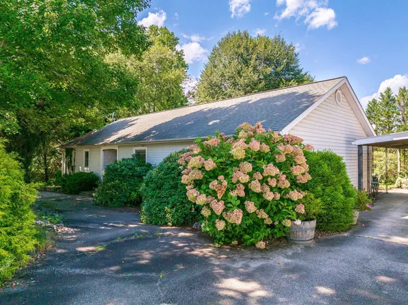 1517 & 1519 E Rutherford St, Landrum, SC 29356