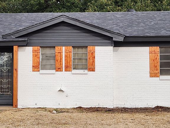 3rd image of 1146 Crestmoor Dr