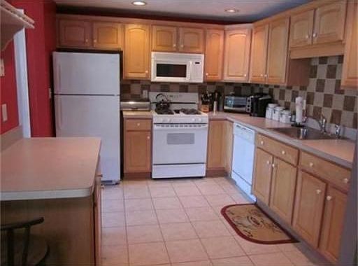 2nd image of 868 Brockton Ave