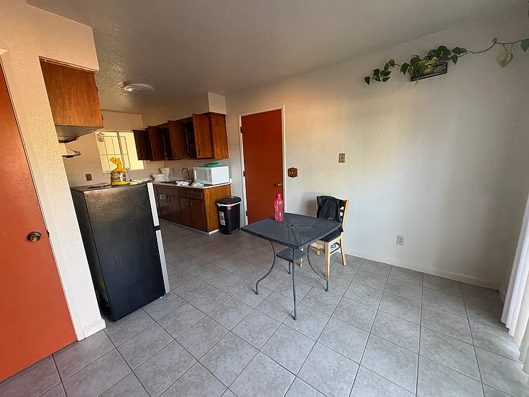1086 Delport Ave — Photo 3