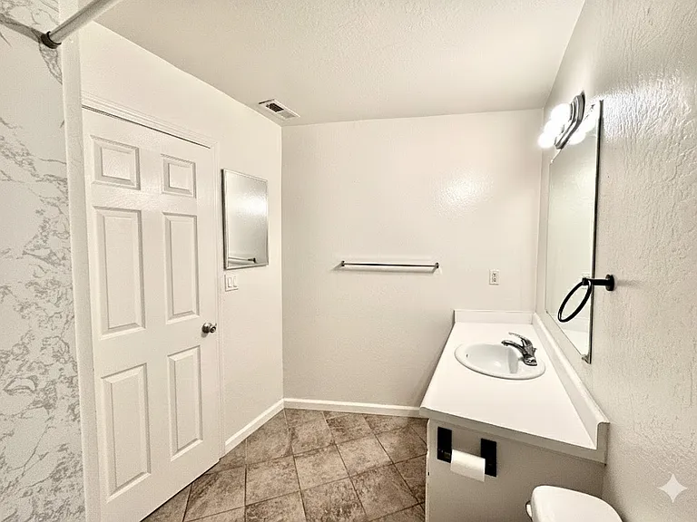 6029 Northcrest Cir #3 — Photo 14