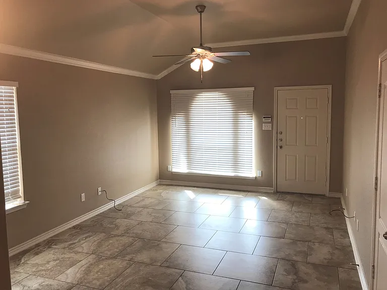 4601B Skyflower Ln — Photo 3