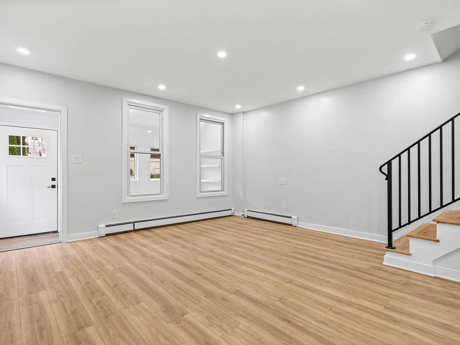 3 bed, 2.0 bath, 1360 sqft, $3,900 — Photo 4