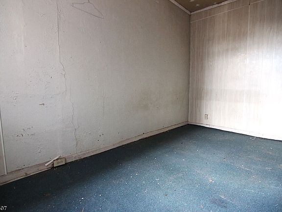 4th image of 145 1/2 Summer Ave