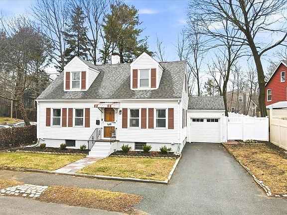 2nd image of 11 Stimson St