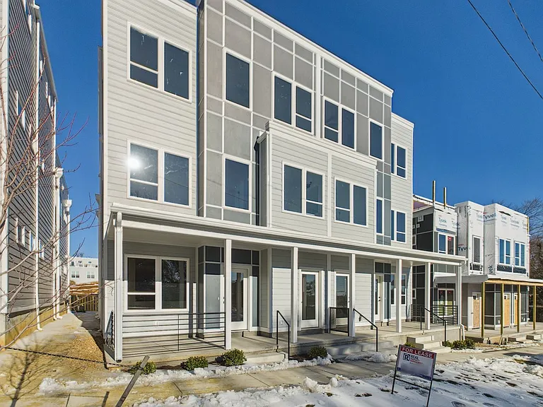 907 Bainbridge St #A — Photo 2