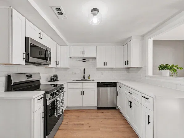 12 Patriot Cir, Durham, NC 27704