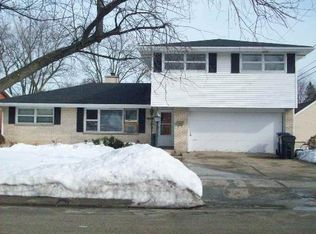 711 Carney St, Waukegan, IL 60085