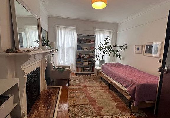 5th image of 839 Park Pl APT 4