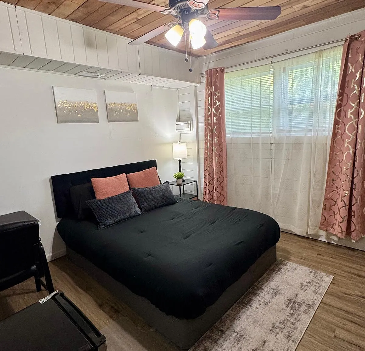 3 bed, 2.0 bath, 1900 sqft, $884 — Photo 2