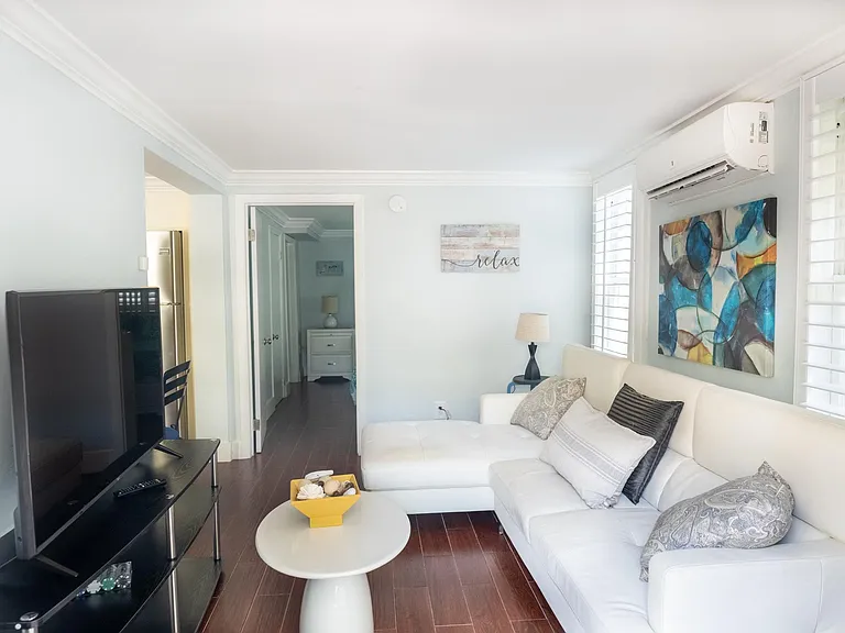 223 NE 15th Ave #D — Photo 11