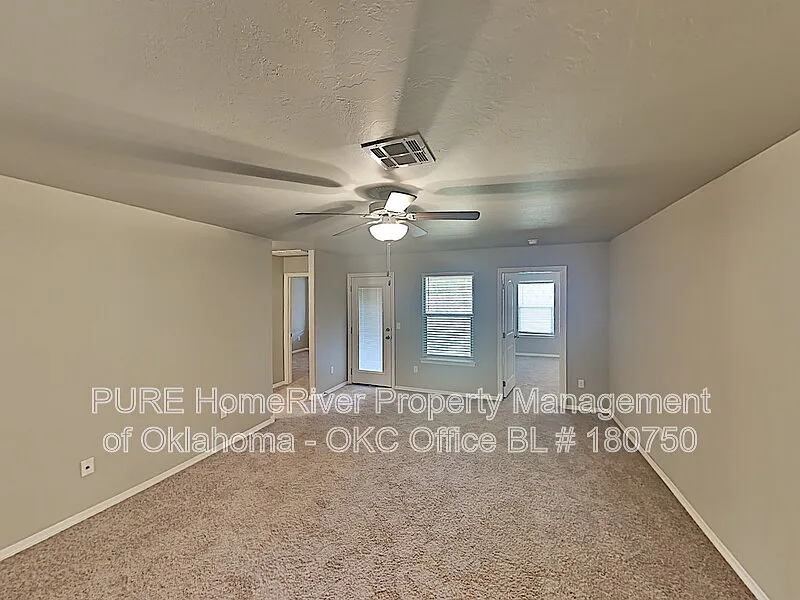 3 bed, 2.0 bath, 1430 sqft, $1,645 — Photo 2