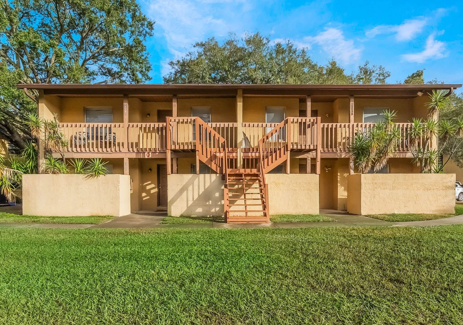 2 BR / 2 BA Condo In University Hylands — Photo 1