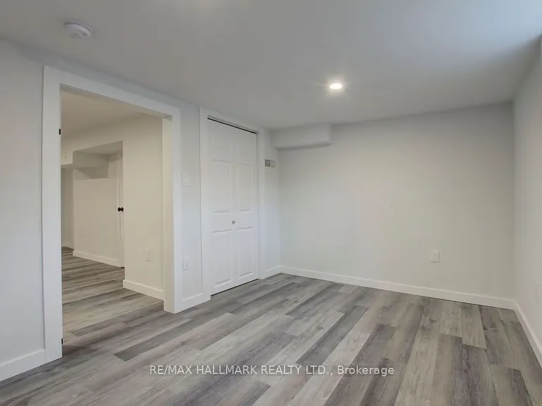 51 Stamford Sq S #BASEMENT — Photo 17