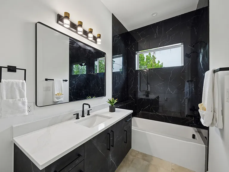 3815 Hawick Ln — Photo 27