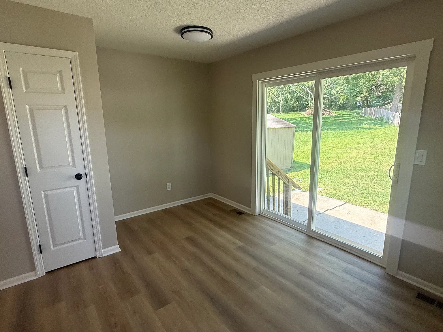 3 bed, 1390 sqft, $1,900 — Photo 2