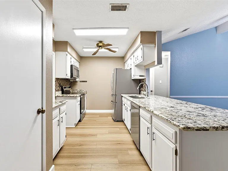 6009 Leafwood Cir — Photo 17