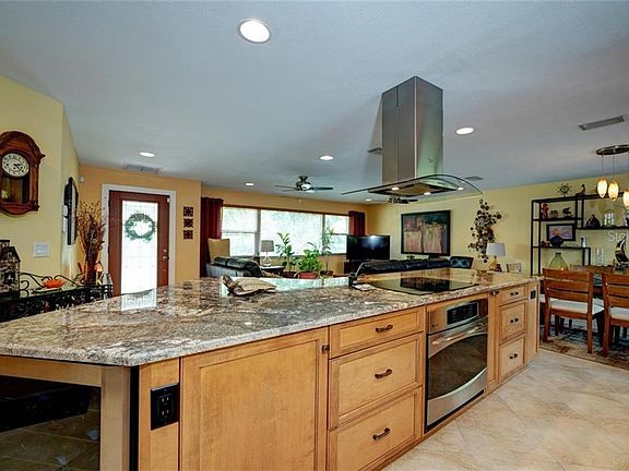 3rd image of 14271 Iroquois Ave