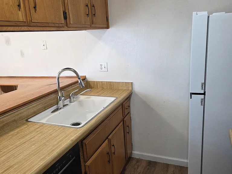 1300 Sycamore Dr #1 — Photo 5