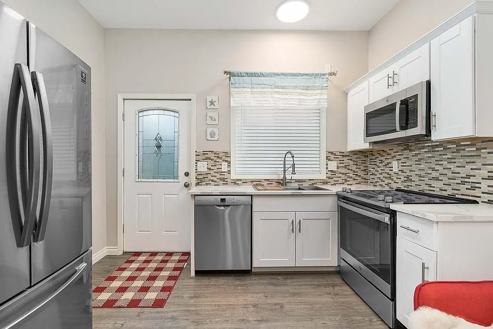 Studio, 400 sqft, $2,000 — Photo 2