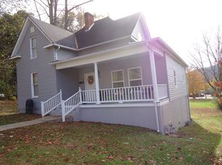 104 4th St, Paintsville, KY 41240