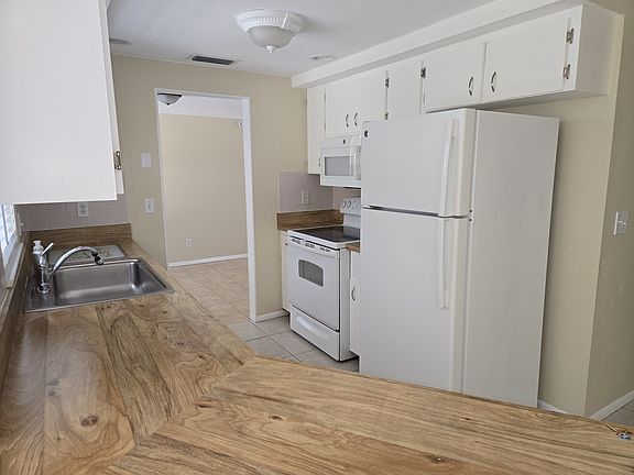Kitchen from DR