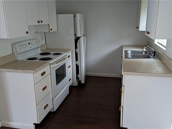 kitchen, refrigerator, range/oven