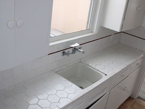 5th image of 4010 Macdonald Ave