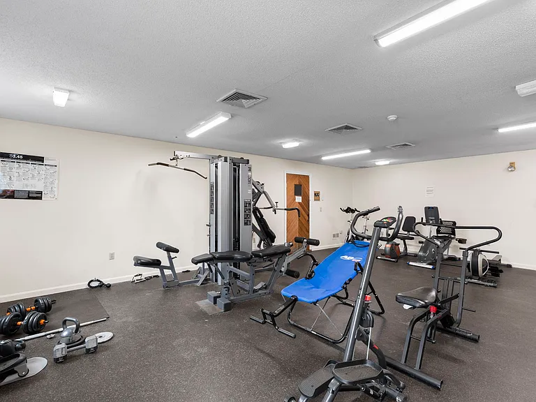 1610 White Cedar Blvd — Photo 16