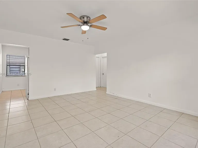 501 SW 9th St #1-2 — Photo 5