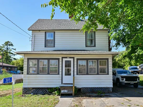 305 North Lake AVENUE, Twin Lakes, WI 53181