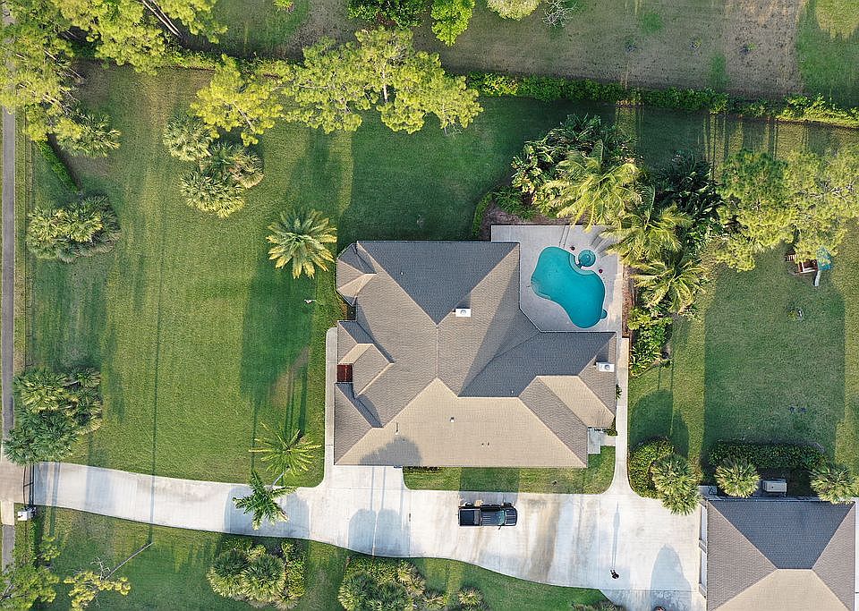 2nd image of 15176 Orange Blvd