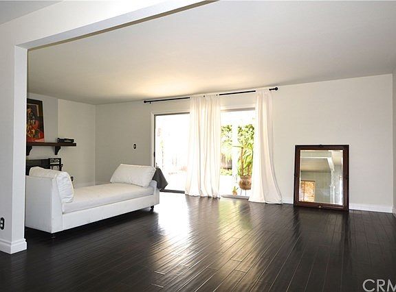 From entrance, view of the living room