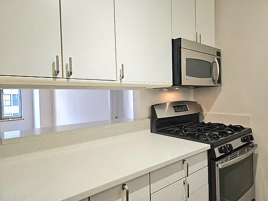 Rented by City Connections Realty | media 3