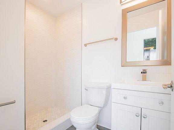 5th image of 1031 N Orange Grove Ave #204