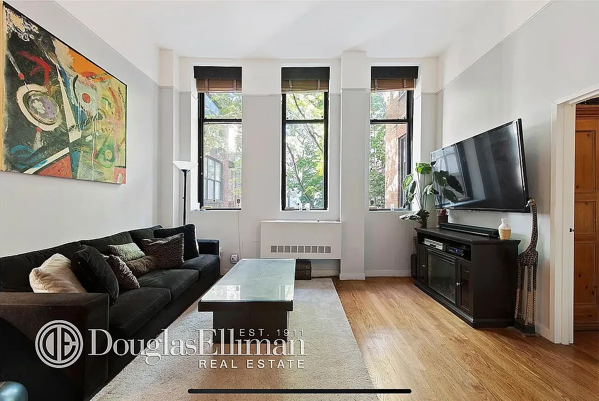 115 4th Ave — Photo 2