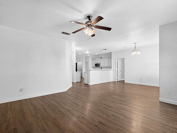 5th image of 502 Fountain View Ln