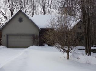 2305 Debbie Ln, Hubbard, OH