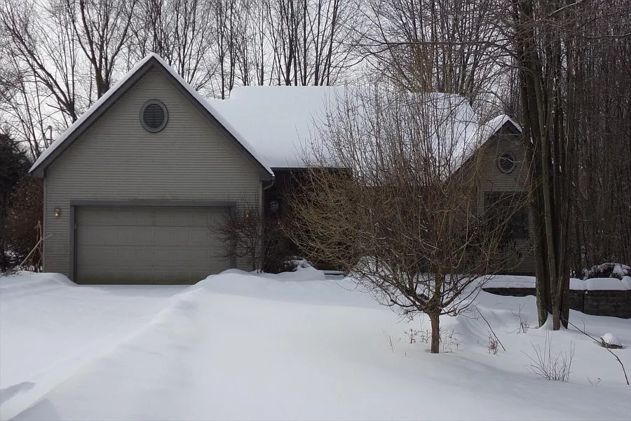 2305 Debbie Ln photo 1