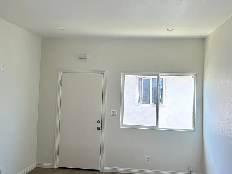 9521 1/2 Laurel St — Photo 8