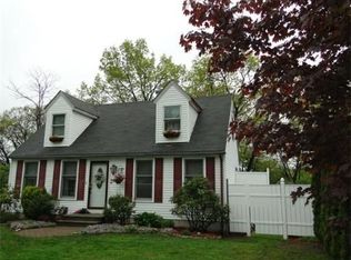 4 Vivian St, Worcester, MA 01603