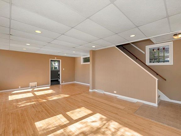 4th image of 319 N 22nd Ave W