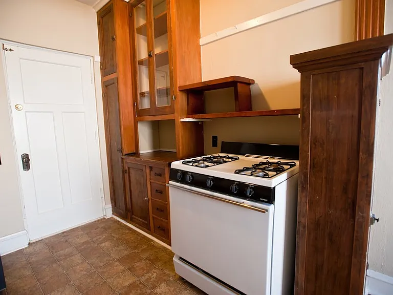 1720 E Newton Apartments — Photo 33