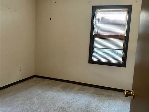 4th image of 6213 NW Cherry Ave