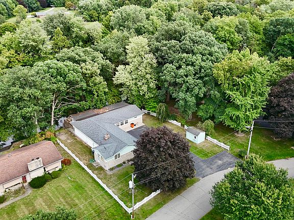 2nd image of 610 N Forest Dr