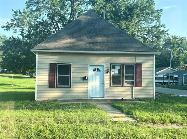 809 W Lexington St, Richmond, MO 64085