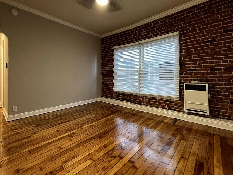The President Apts...Completely Renovated Apartments...Pet Friendly..Great Location! CALL NOW! — Photo 8